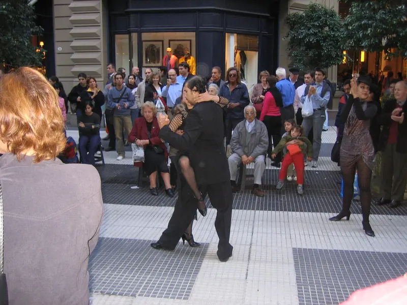Buenos Aires de Noche y Show de Tango con Traslado Privado — tango calle